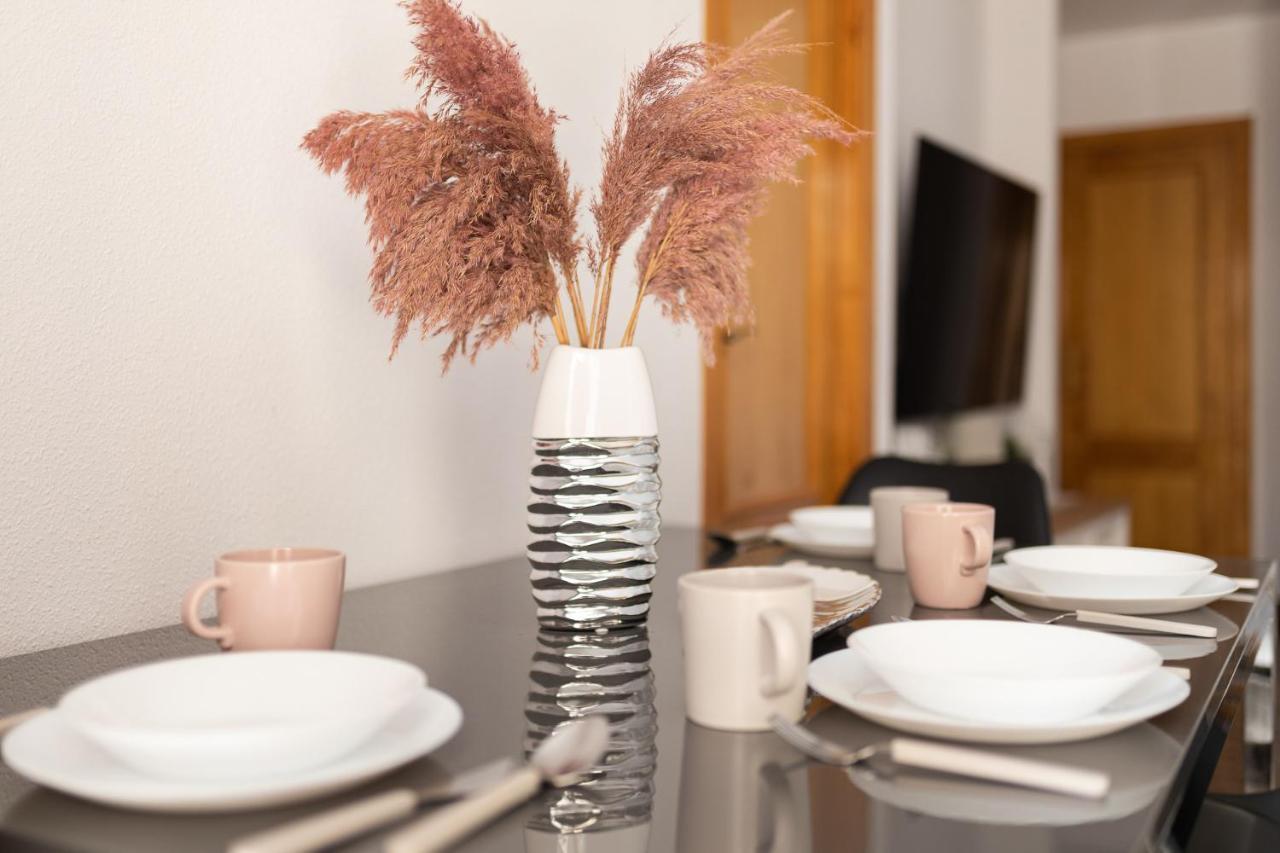 Raxi Apartment Торевиеха Екстериор снимка